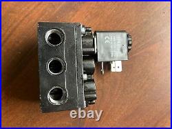 Ingersoll Rand 2F985 Air Control Solenoid Valve 4-Way/2-Pos, 120VAC, 1/4NPT